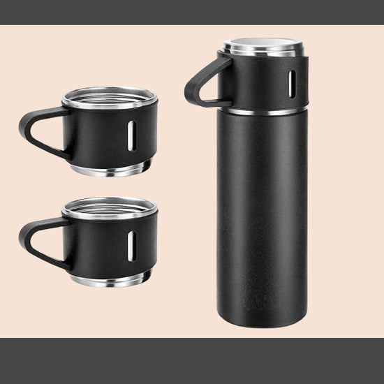 Video of 450 ml double-wall flask with two matching cups – leak-proof, keeps drinks hot or cold, travel-friendly and gift-ready, perfect for kits, hampers, and events by GiliGily